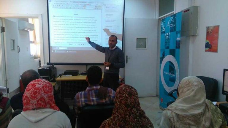 التدريب علي قواعد البيانات في ورشة عمل بسفارة المعرفة بجامعة سوهاج
