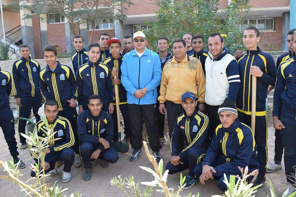 رئيس جامعة سوهاج يتفقد الخدمة العامة لمعسكر التربية الرياضية