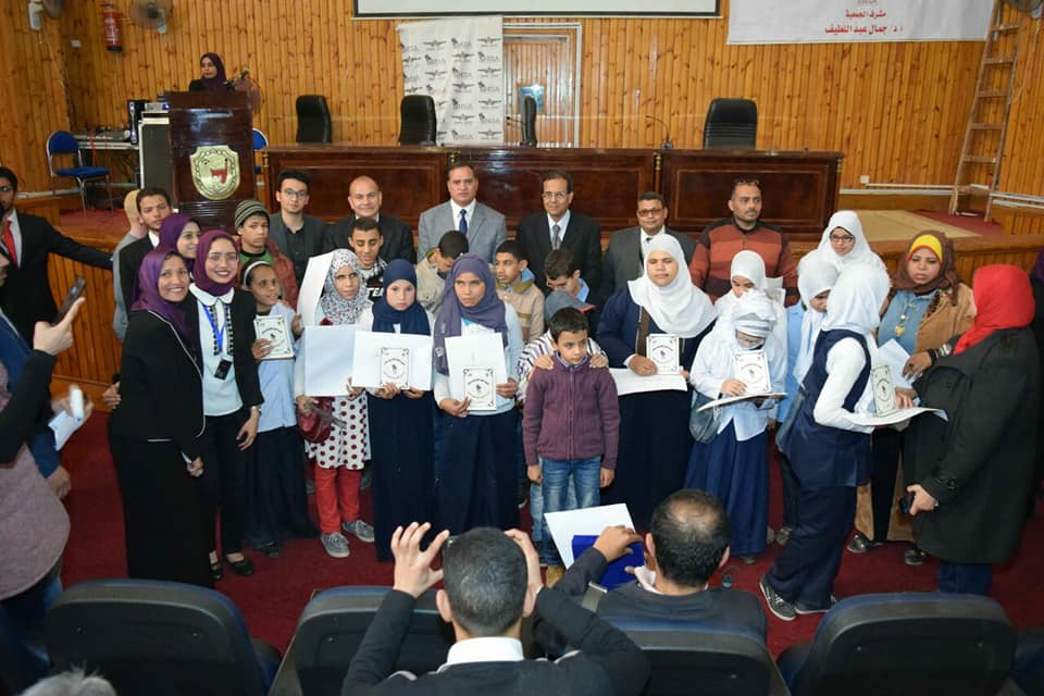 جامعة سوهاج تكرم 45 من الطلاب المكفوفين المتفوقين