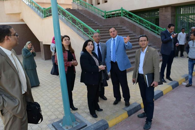 إنشاء مركز للتطوير المهنى بجامعة سوهاج بالتعاون مع الجامعة الامريكية