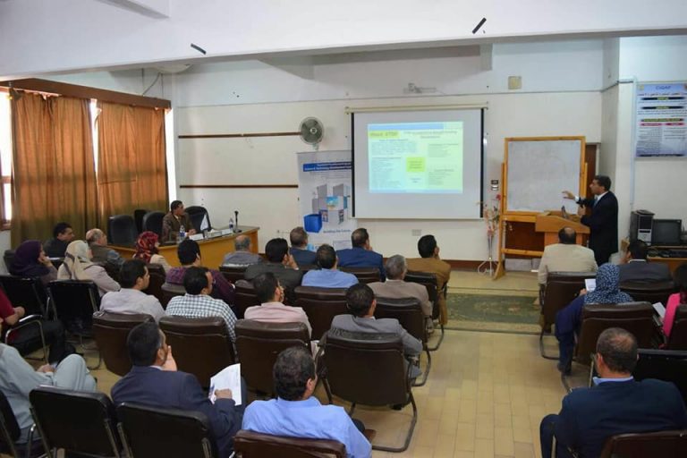 ندوة تعريفية عن برامج صندوق تمويل العلوم والتنمية التكنولوجية بجامعة سوهاج