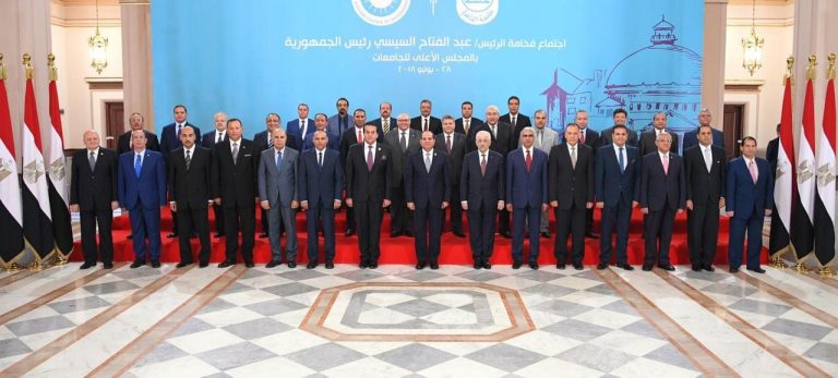 رئيس جامعة سوهاج خلال مؤتمر الشباب السادس ..السيسي يثمن دور الجامعات في تأهيل الشباب وتنمية الدولة