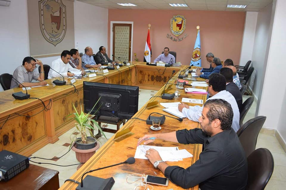 كيفية الارتقاء بالبحث العلمي على طاولة اجتماعات جامعة سوهاج