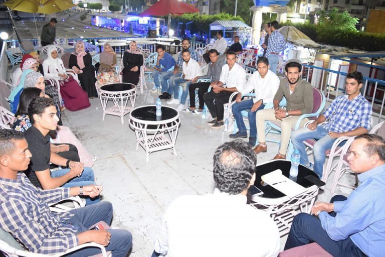 رئيس جامعة سوهاج يناقش مع طلابه الاستعدادات للعام الجديد
