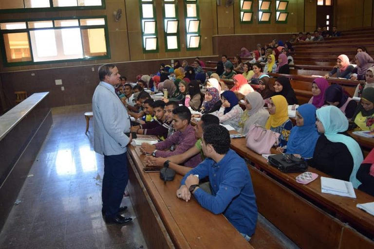 في جولة امتدت لساعتين عزيز… يتعرف على مشكلات الطلاب بجامعة سوهاج الجديدة