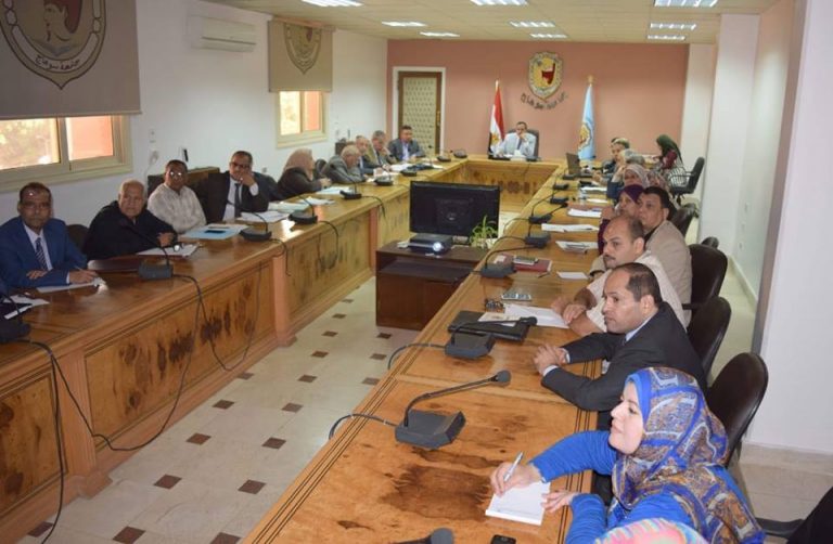 رئيس جامعة سوهاج يجتمع بمديري العموم لمناقشة نظام إدارة الجودة