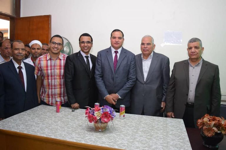 تكريم مدير عام إدارة الخريجين بجامعة سوهاج لبلوغه سن التقاعد