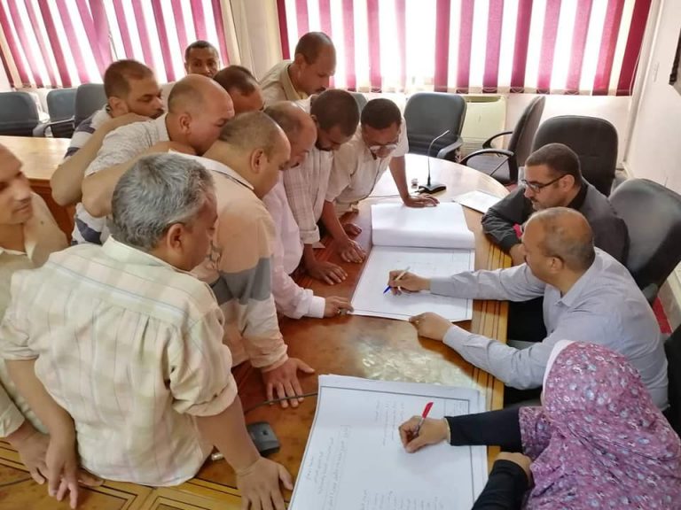 مناقشة مشروع تخرج قسم الانشاءات المدنية والمعمارية