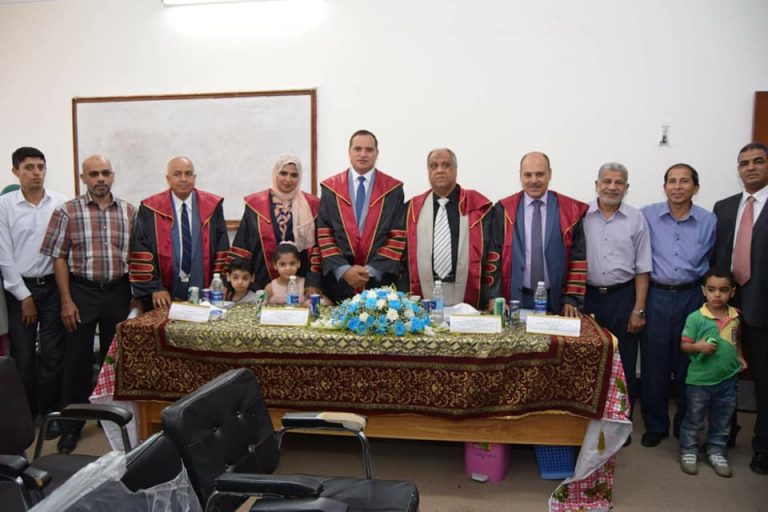 رئيس جامعة سوهاج “مشرفا ومحكما” لرسالة دكتوراة في الجيولوجيا