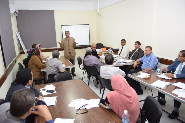 جامعة سوهاج تختتم دورات إعداد المراجعين الخارجيين للقيادات الأكاديمية