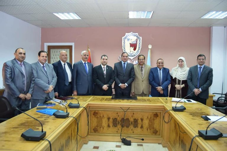 جامعة سوهاج تمنح 3500 جنيه لكل طالب يمحو أمية 10 مواطنين