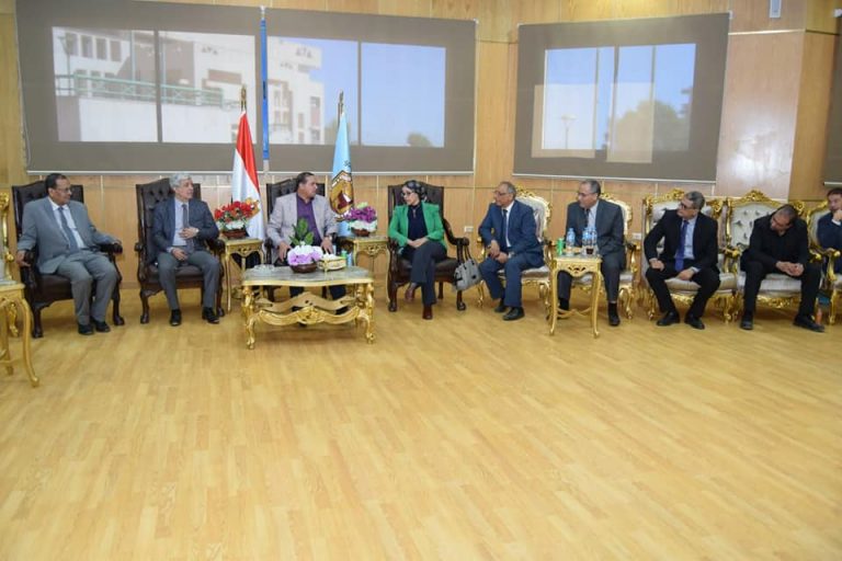وفد من وزارة الاتصالات يزور معهد ” ITI ” لتكنولوجيا المعلومات بجامعة سوهاج تمهيدا لافتتاحه