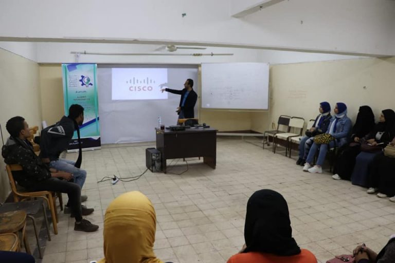 بدء أولى الدورات التدريبية لمركز ريادة الأعمال المجتمعية بجامعة سوهاج