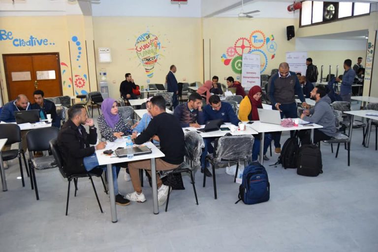 450 فكرة مشروع بمسابقة “ابدا حلمك “لدعم رواد الاعمال بجامعة سوهاج