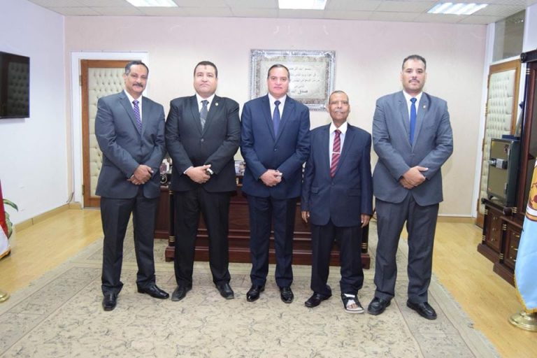 رئيس جامعة سوهاج يجتمع مع مديري العموم الجدد