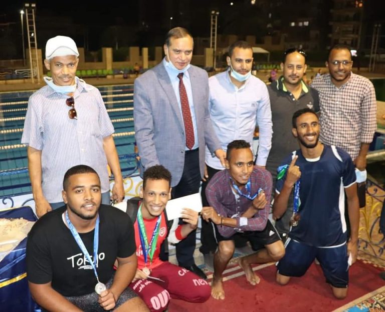 فريق كلية التكنولوجيا والتعليم يحصد المركز الثاني علي الجامعه في بطولة السباحه