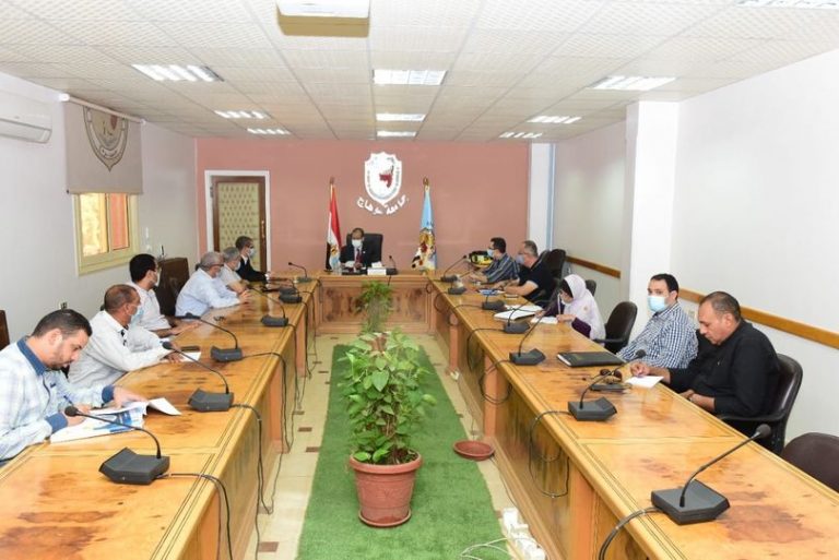 جامعة سوهاج تستعرض الموقف التنفيذي لبدء التشغيل التجريبي للمستشفى الجامعي الجديد
