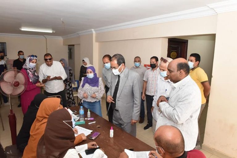 جامعة سوهاج تواصل تطعيم منتسبيها بلقاح فيروس كورونا