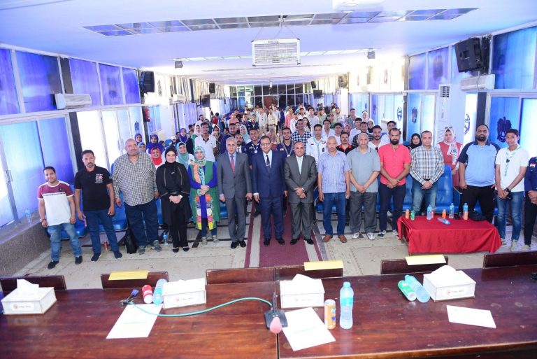 رئيس جامعة سوهاج يشهد الحفل الختامي لأنشطة الجوالة والخدمة العامة ويكرم الفائزين والمتميزين