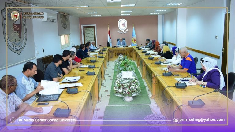 ” النعماني”…يناقش استعدادات المدن الجامعية بجامعة سوهاج للعام الدراسي الجديد