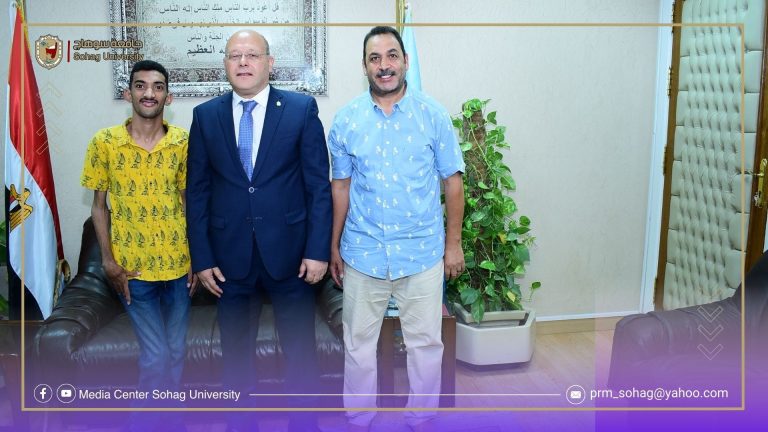 في ثاني أيام تنسيق المرحلة الأولى لطلاب الثانوية العامة القائم بأعمال رئيس جامعة سوهاج  يستقبل طلاب الدمج من ذوي الإعاقة