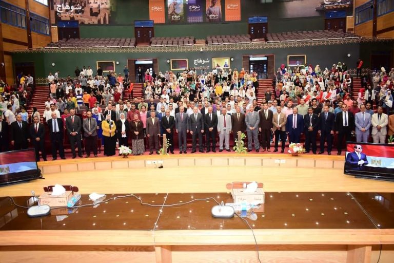 كلية التكنولوجيا والتعليم جامعة سوهاج تشارك في ” ندوة التحديات التي تواجه مصر ” بحضور الإعلامي مصطفى بكري