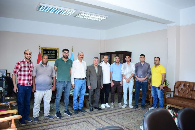 (( وفد من كلية التكنولوجيا والتعليم جامعة سوهاج يقدم التهاني والتبريكات للمحاسب أشرف القاضي أمين عام الجامعة لتجديد الثقة في سيادته أميناً عاماً للجامعة ))