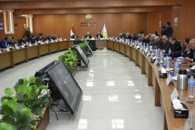 *النعماني يعلن موافقة الأعلي للجامعات علي بدء الدراسة بكلية الدراسات العليا والبحوث البيئية بجامعة سوهاج*