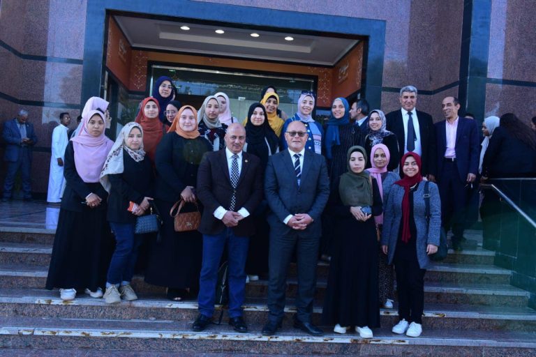 *مؤتمر شباب الباحثين بجامعة سوهاج يناقش ٣٤ مشروع وفكرة بحثية لطلاب المرحلة الجامعية و ما قبل الجامعى*