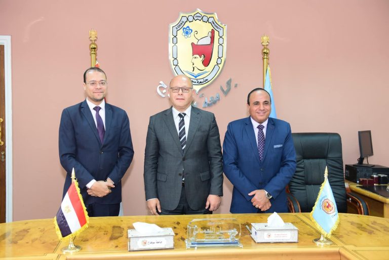 *جامعة سوهاج توقع بروتوكول تعاون مع مركز علاج الأورام بسوهاج لخدمة الصحة النفسية والدعم النفسي*