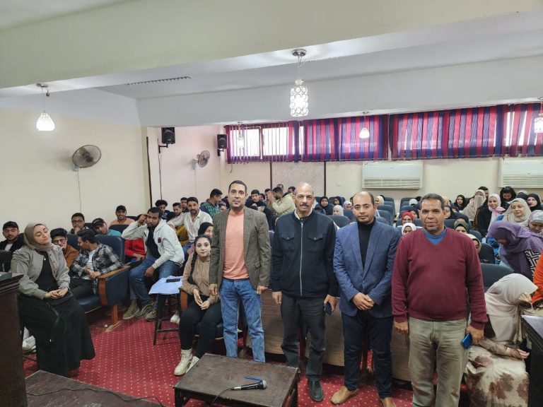 ( بحضور ما يزيد عن ١٥٠ طالب وطالبة…….اليوم الثالث علي التوالي من تنفيذ دورات المشروع القومي للحفاظ على كيان الأسرة المصرية “مودة” )