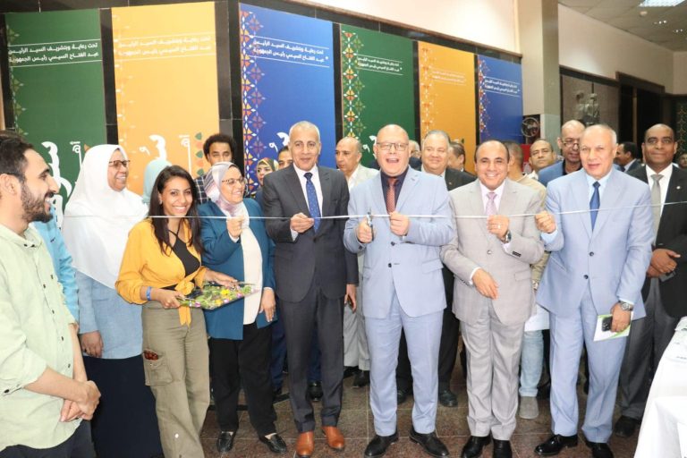 *للتدريب علي طرق الإسعافات الأولية.. جامعة سوهاج تنظم فعاليات الخيمة التمريضية علي هامش مؤتمر البيئة الدولي*