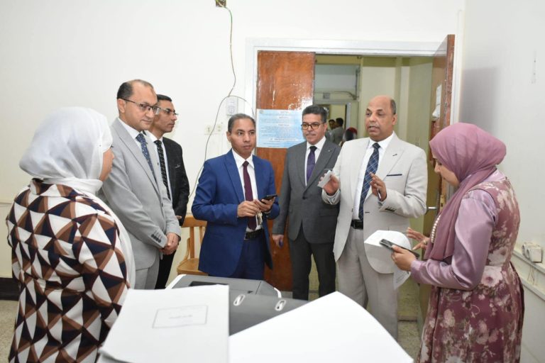 *علوم سوهاج تستقبل لجنة من الهيئة القومية لضمان الجودة لاعتماد ٤ برامج دراسية*