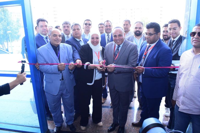 *معرض الحرف التراثية و المشروعات الطلابية …على هامش ملتقي التوظيف الأول لمركز التطوير المهني بجامعة سوهاج*
