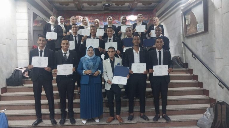 جامعة سوهاج  تحصد ٦ مراكز متقدمة بمهرجان إبداع ١٢ و وزير الشباب والرياضة ورئيس جامعة سوهاج يكرمان الفائزين*