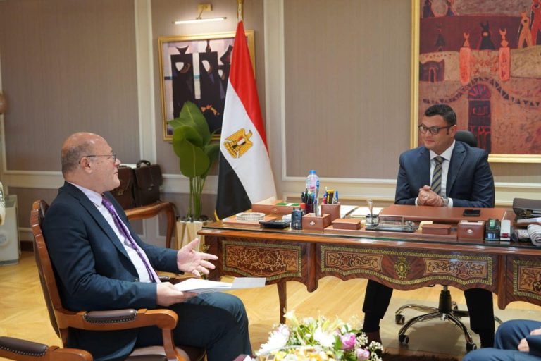 *النعماني يزور وزير الإسكان للتهنئة بمنصبه الجديد ويناقش مراحل البدء في إنشاء نادي جامعة سوهاج*