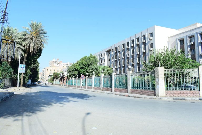 *النعماني يوجه الشكر لمحافظ سوهاج عقب إزالة التعديات و الإشغالات بالمنطقة المحيطة بالمستشفي الجامعي القديم*
