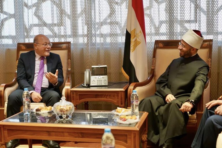 Al-Noamani is hosted by the Minister of Endowments to congratulate him on his New Position, and Al-Azhari Promises a Soon Visit to Sohag University