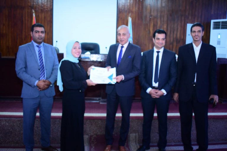 *جامعة سوهاج تحتفل بتخريج الدفعة الأولي من مبادرة سفراء التكنولوجيا بالتعاون مع حياة كريمة*