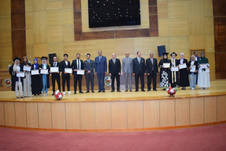 *سراج والنعماني  يشهدان حفل تخرج الدفعة السادسة لكلية حقوق بجامعة سوهاج*