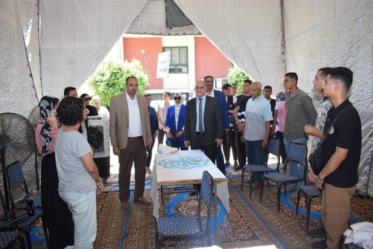 *إقبال كثيف على معامل جامعة سوهاج في أول أيام المرحلة الأولى للتنسيق*
