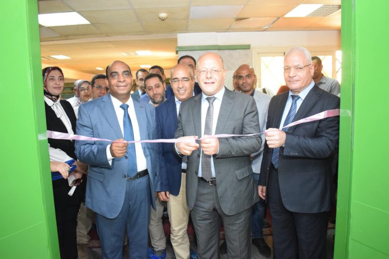 *بسعة ٤٢ سرير ..افتتاح وحدتي العناية المركزه المتوسطة لأمراض الباطنه و أمراض الصدر بمستشفي سوهاج الجامعي*