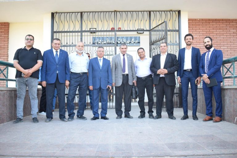 *لجنة الأعلي للجامعات تشيد بالبنية التحتية الرقمية لمبني الاختبارات الإلكترونية بجامعة سوهاج*