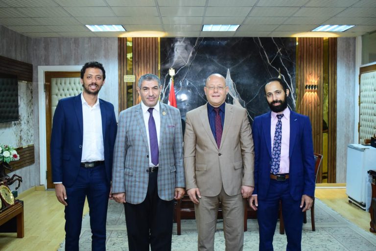 *لجنة الأعلي للجامعات تشيد بالبنية التحتية الرقمية لمبني الاختبارات الإلكترونية بجامعة سوهاج*