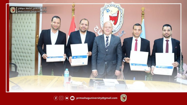 النعماني يكرم بعض النماذج المشرفة من أعضاء هيئة التدريس بجامعة سوهاج