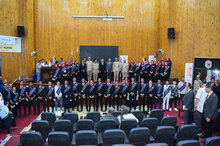 *بالسلام الجمهوري..جامعة سوهاج تبدأ احتفالها بالذكري ال51 لانتصارات أكتوبر المجيدة و تكرم المحاربين القدامى*