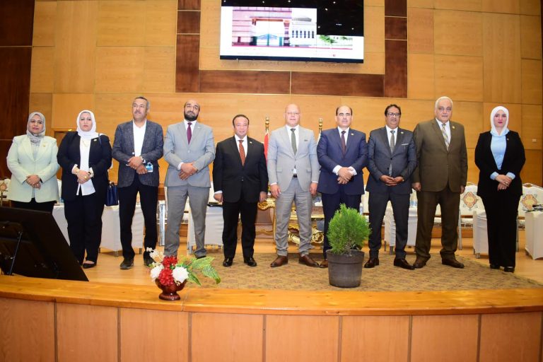 *لأول مرة بالجامعات المصرية.. جامعة سوهاج تستضيف أعضاء مجلس النواب بالمحافظة في حوار مفتوح مع الطلاب*