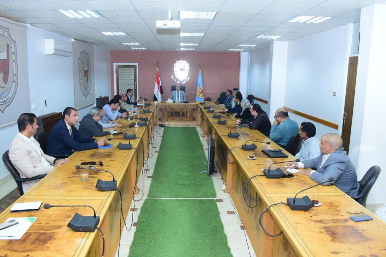 *النعماني يترأس اجتماع لجنة إعداد ملتقى ربط خطة البحث العلمي بقطاع الإنتاج..استعداداً لانطلاقه في ديسمبر القادم بجامعة سوهاج*