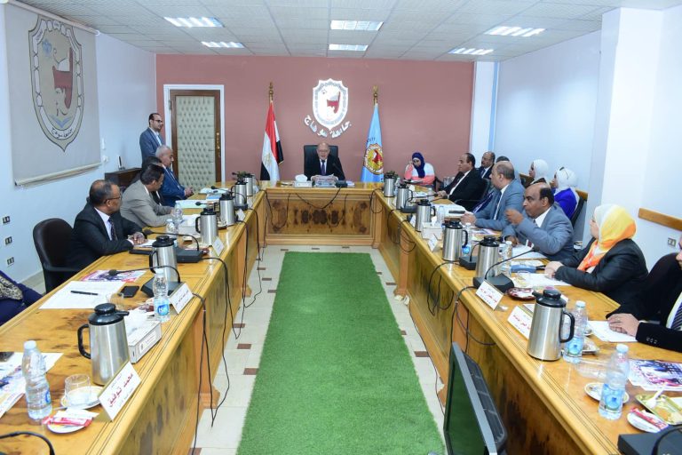 *بالتمويل الذاتي..مجلس جامعة سوهاج يوافق علي إنشاء مستشفي الجامعة التخصصي، وانشاء حمام سباحة تعليمي علي مساحة ١٠٠٠م*