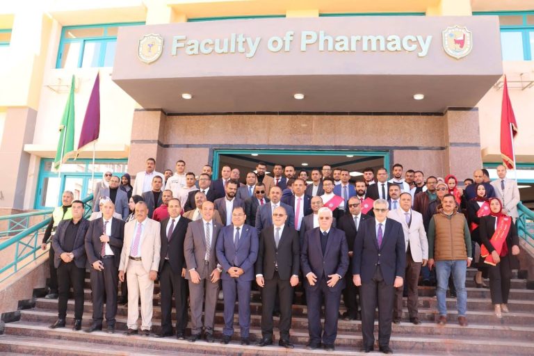 كلية التكنولوجيا والتعليم جامعة سوهاج تشارك في زيارة معالي الوزير الأستاذ الدكتور محمد أيمن عاشور وزير التعليم العالي والبحث العلمي